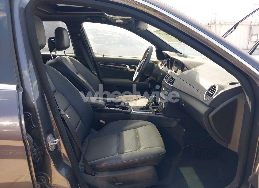 Photo 5 of 2013 Mercedes-benz C 250 LUXURY/SPORT (VIN WDDGF4HB0DR247150)