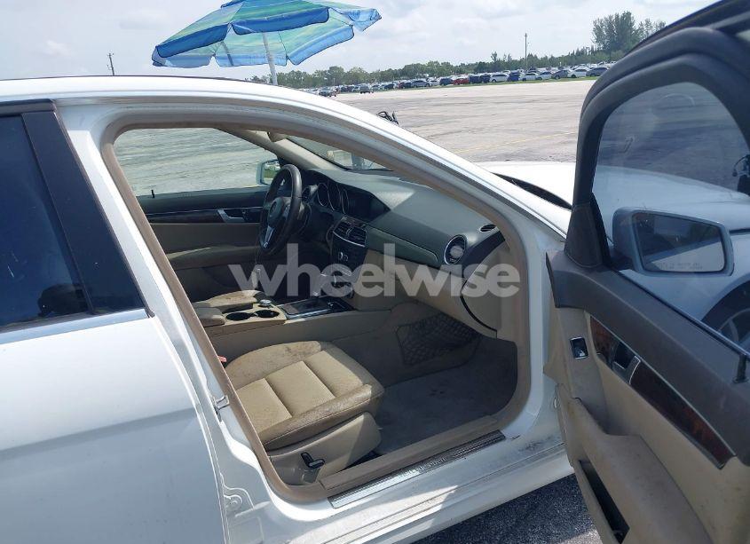 Photo 5 of 2014 Mercedes-benz C 250 LUXURY/SPORT (VIN WDDGF4HB0EA963191)