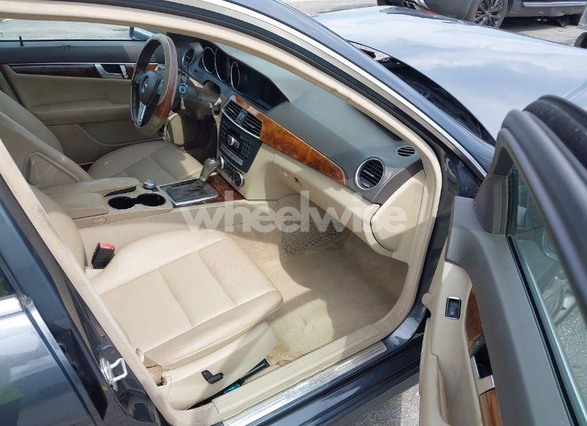 Photo 5 of 2013 Mercedes-benz C 250 LUXURY/SPORT (VIN WDDGF4HB2DR260899)