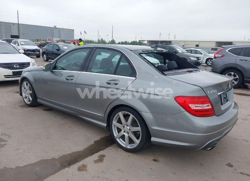 Photo 3 of 2013 Mercedes-benz C 250 LUXURY/SPORT (VIN WDDGF4HB4DA780472)