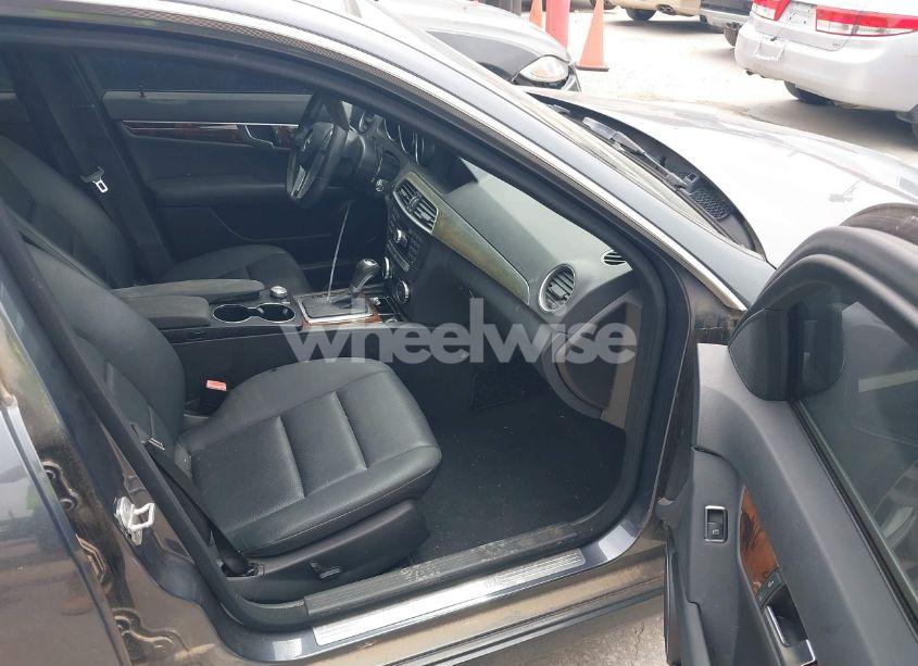 Photo 5 of 2014 Mercedes-benz C 250 LUXURY/SPORT (VIN WDDGF4HB5EA964773)