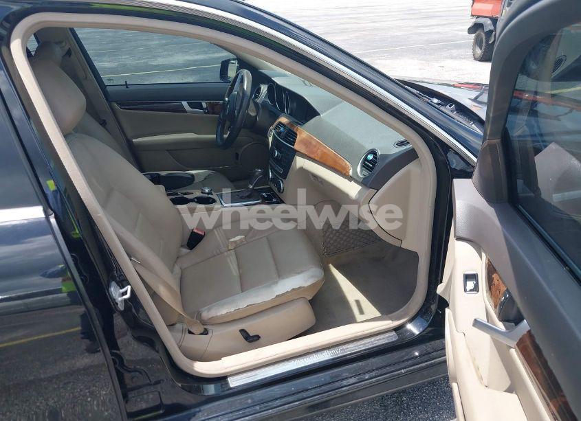 Photo 5 of 2014 Mercedes-benz C 250 (VIN WDDGF4HB7ER314537)