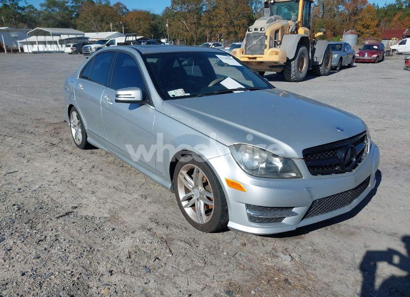 2014 Mercedes-benz C 250 (VIN WDDGF4HB8EA947921) main photo