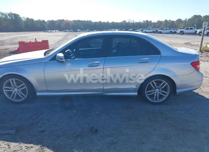 Photo 14 of 2014 Mercedes-benz C 250 (VIN WDDGF4HB8EA947921)