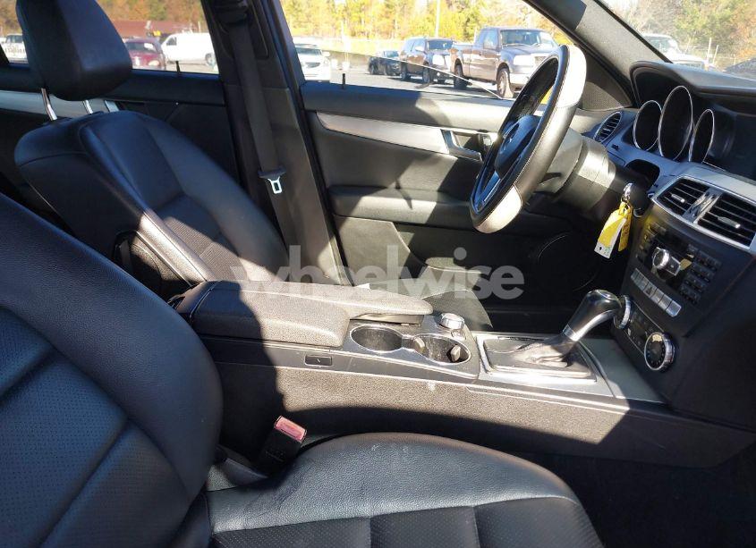 Photo 5 of 2014 Mercedes-benz C 250 (VIN WDDGF4HB8EA947921)