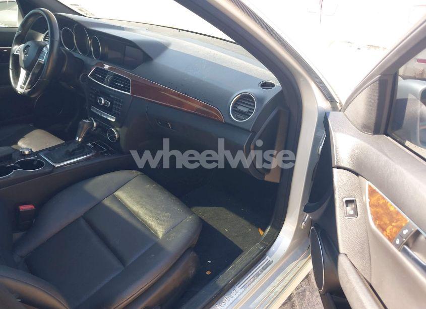 Photo 5 of 2013 Mercedes-benz C 250 LUXURY/SPORT (VIN WDDGF4HB9DG093999)