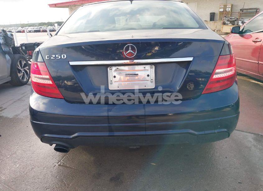 Photo 17 of 2014 Mercedes-benz C 250 (VIN WDDGF4HB9EA963433)
