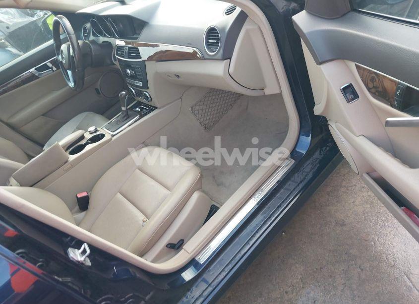 Photo 5 of 2014 Mercedes-benz C 250 (VIN WDDGF4HB9EA963433)