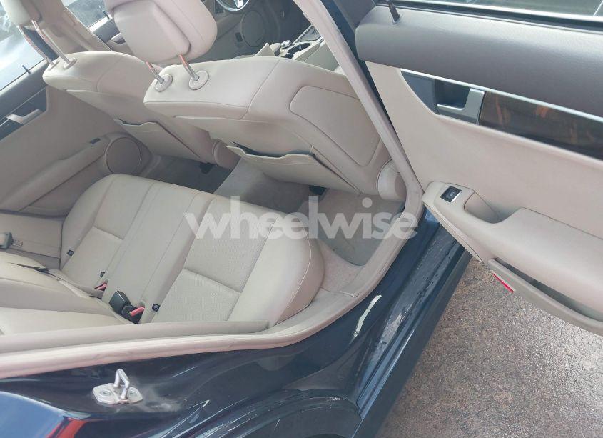 Photo 8 of 2014 Mercedes-benz C 250 (VIN WDDGF4HB9EA963433)