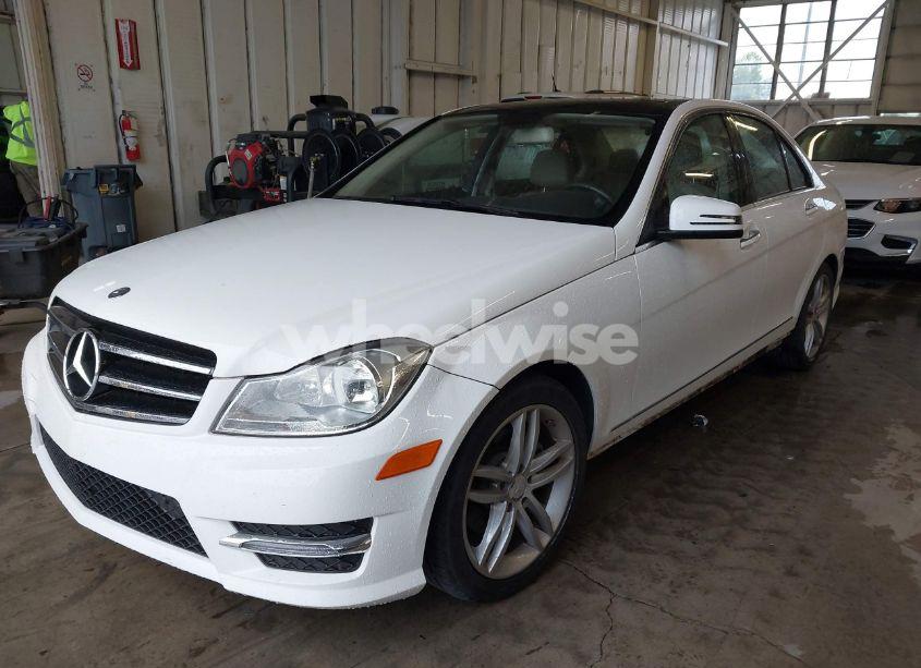Photo 2 of 2013 Mercedes-benz C 250 LUXURY/SPORT (VIN WDDGF4HBXDA839380)