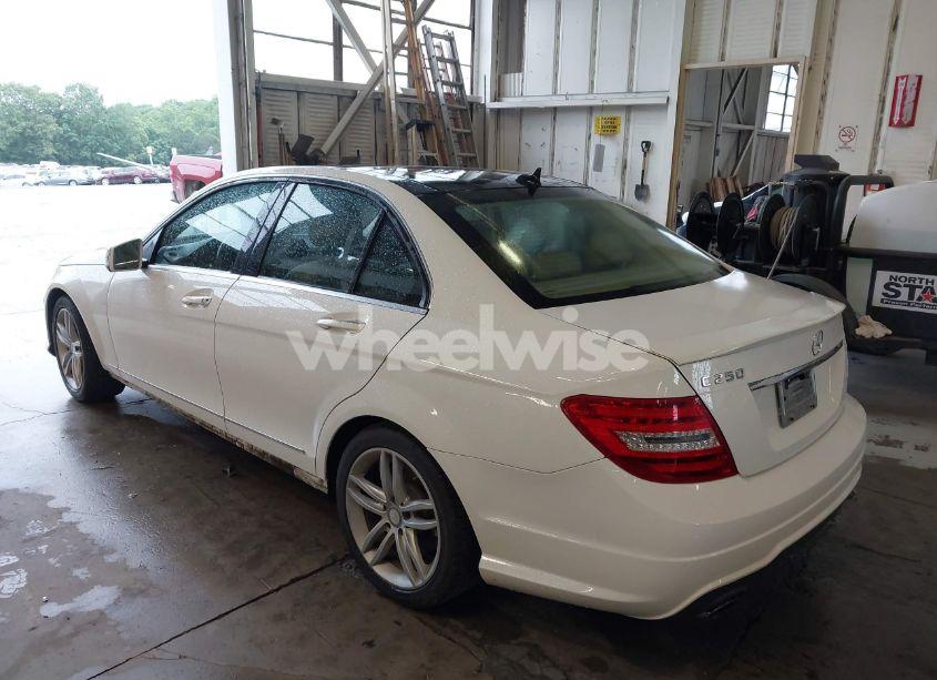 Photo 3 of 2013 Mercedes-benz C 250 LUXURY/SPORT (VIN WDDGF4HBXDA839380)
