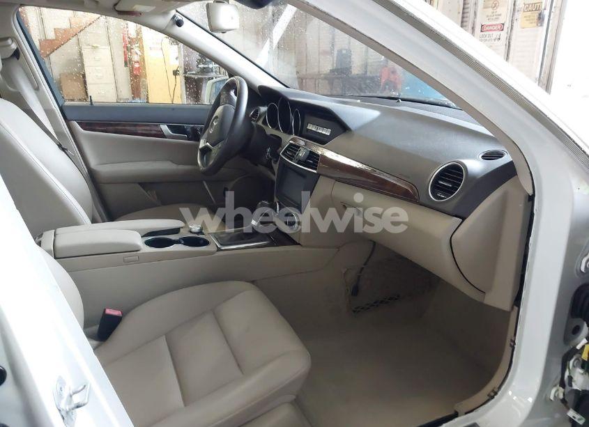 Photo 5 of 2013 Mercedes-benz C 250 LUXURY/SPORT (VIN WDDGF4HBXDA839380)
