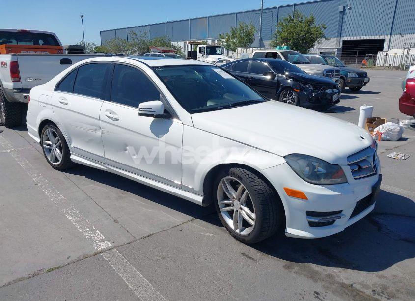 2013 Mercedes-benz C 250 (VIN WDDGF4HBXDA860522) main photo