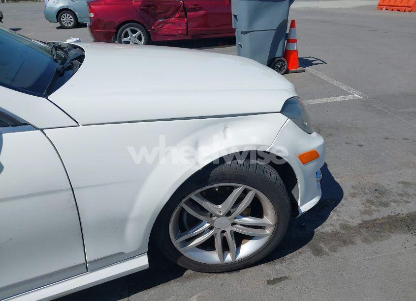 Photo 17 of 2013 Mercedes-benz C 250 (VIN WDDGF4HBXDA860522)