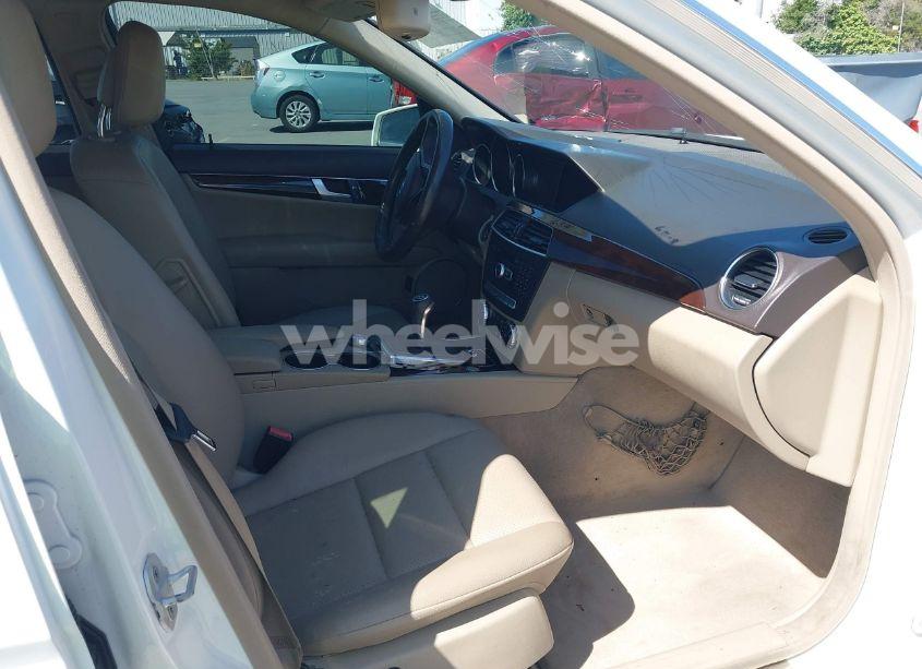 Photo 5 of 2013 Mercedes-benz C 250 (VIN WDDGF4HBXDA860522)