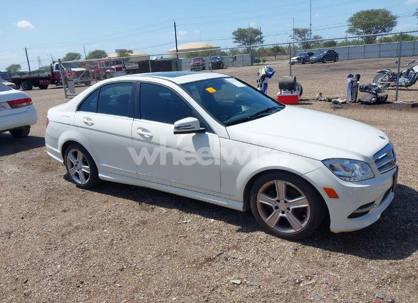 2011 Mercedes-benz C 300 (VIN WDDGF5EB2BR167341) main photo