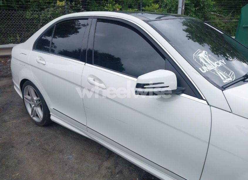 Photo 13 of 2010 Mercedes-benz C 300 LUXURY/SPORT (VIN WDDGF5EB5AR125664)