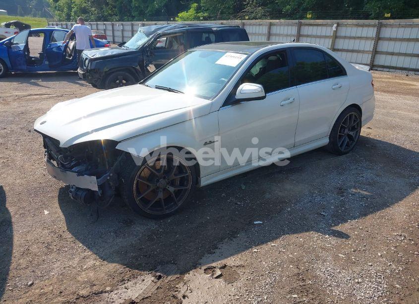 Photo 2 of 2009 Mercedes-benz C 63 AMG (VIN WDDGF77X49F275105)