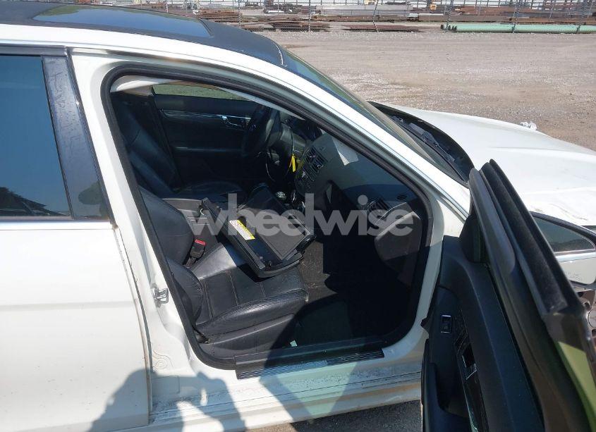 Photo 5 of 2009 Mercedes-benz C 63 AMG (VIN WDDGF77X49F275105)