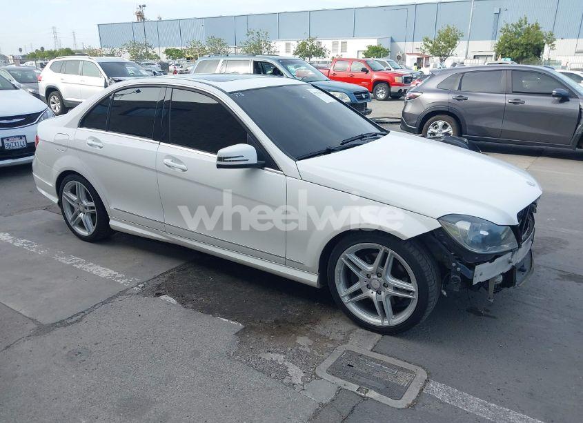 2013 Mercedes-benz C 300 LUXURY 4MATIC/SPORT 4MATIC (VIN WDDGF8AB0DA779904) main photo