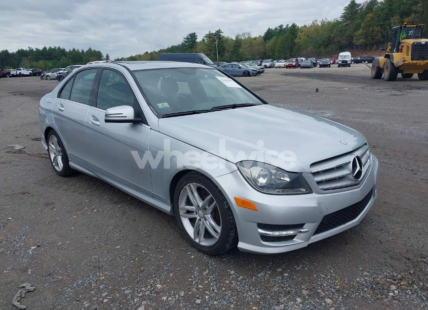 2013 Mercedes-benz C 300 LUXURY 4MATIC/SPORT 4MATIC (VIN WDDGF8AB0DR256335) main photo