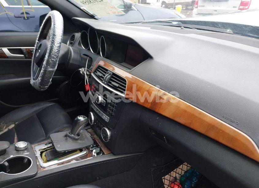 Photo 5 of 2013 Mercedes-benz C 300 LUXURY 4MATIC/SPORT 4MATIC (VIN WDDGF8AB0DR277122)