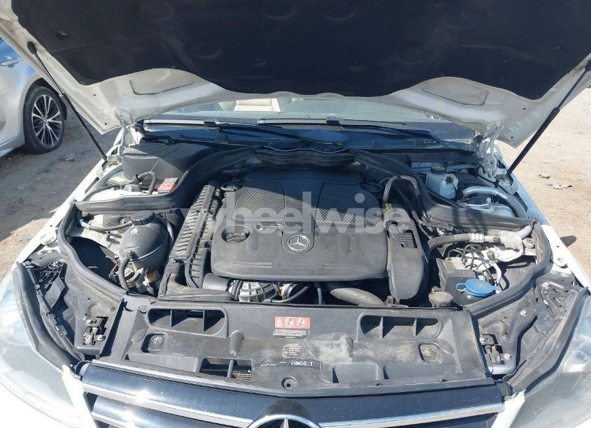 Photo 10 of 2014 Mercedes-benz C 300 LUXURY 4MATIC/SPORT 4MATIC (VIN WDDGF8AB0EA949700)