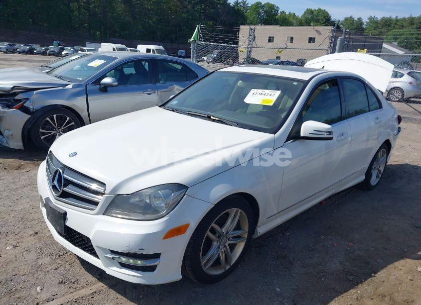 Photo 2 of 2014 Mercedes-benz C 300 LUXURY 4MATIC/SPORT 4MATIC (VIN WDDGF8AB0EA949700)