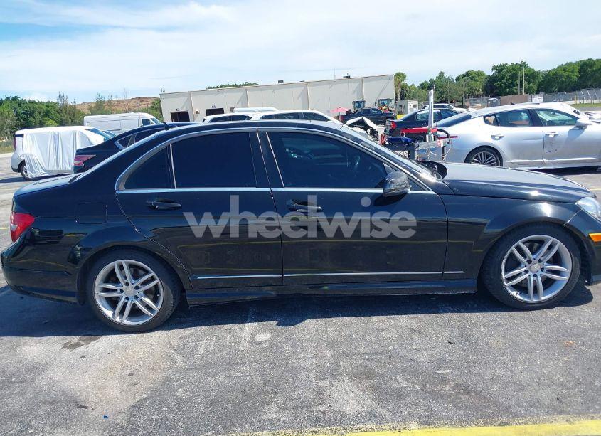 Photo 13 of 2013 Mercedes-benz C 300 LUXURY 4MATIC/SPORT 4MATIC (VIN WDDGF8AB1DA770998)