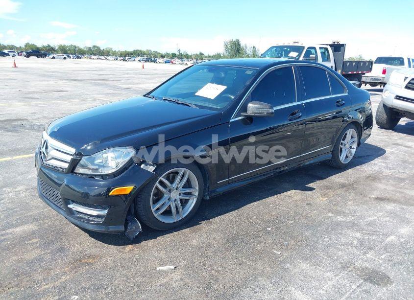 Photo 2 of 2013 Mercedes-benz C 300 LUXURY 4MATIC/SPORT 4MATIC (VIN WDDGF8AB1DA770998)