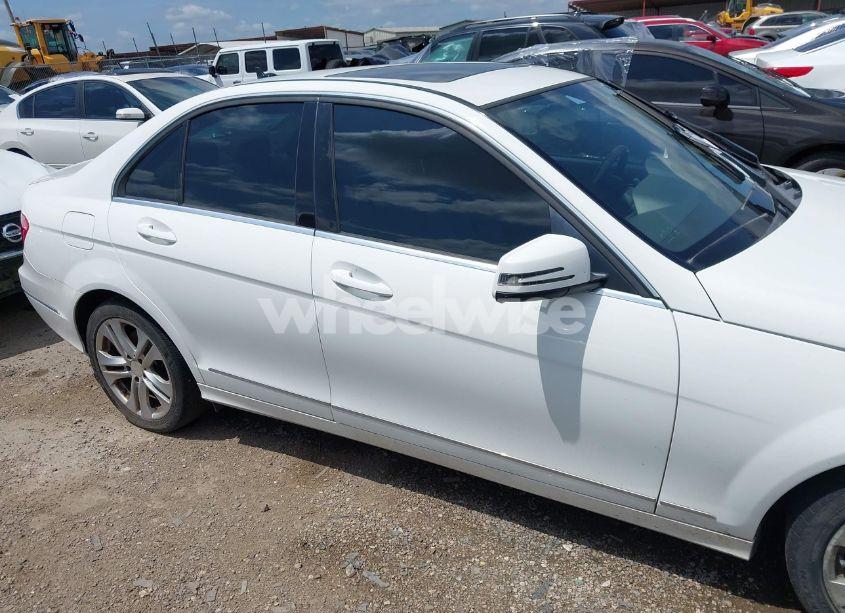 Photo 13 of 2013 Mercedes-benz C 300 LUXURY 4MATIC/SPORT 4MATIC (VIN WDDGF8AB1DR248695)