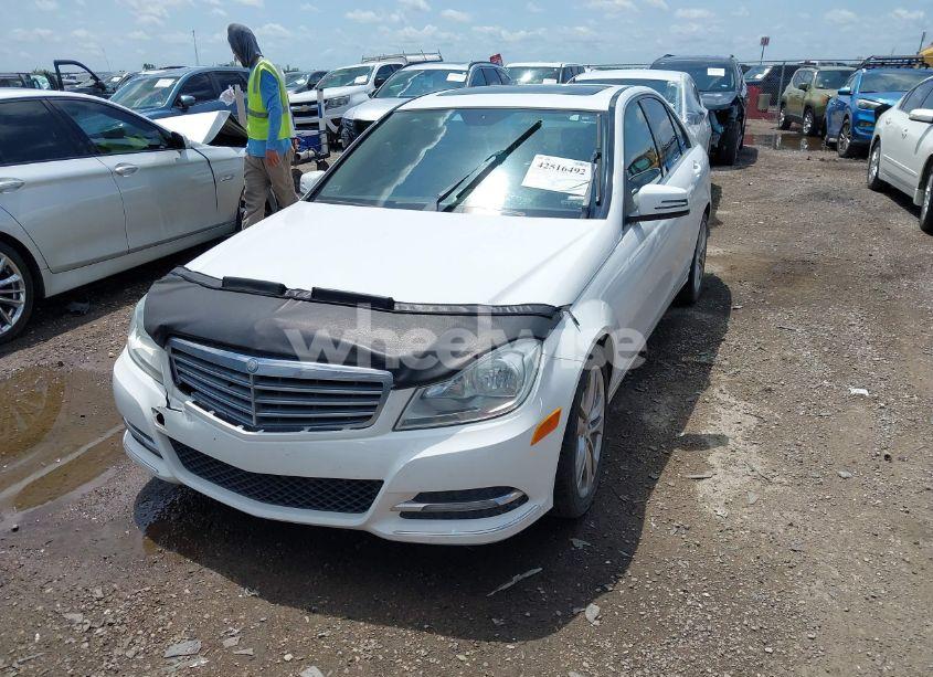 Photo 2 of 2013 Mercedes-benz C 300 LUXURY 4MATIC/SPORT 4MATIC (VIN WDDGF8AB1DR248695)