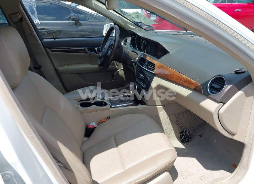 Photo 5 of 2013 Mercedes-benz C 300 LUXURY 4MATIC/SPORT 4MATIC (VIN WDDGF8AB1DR248695)