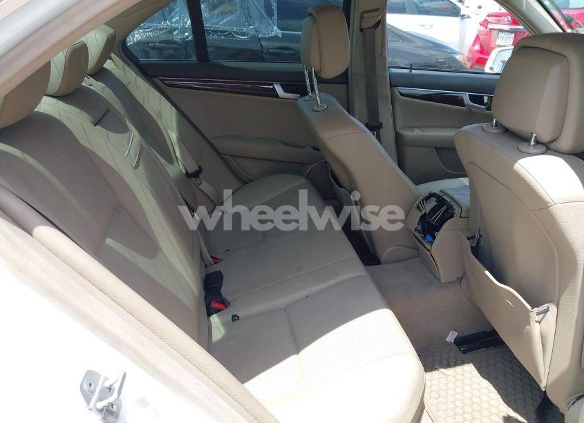 Photo 8 of 2013 Mercedes-benz C 300 LUXURY 4MATIC/SPORT 4MATIC (VIN WDDGF8AB1DR248695)