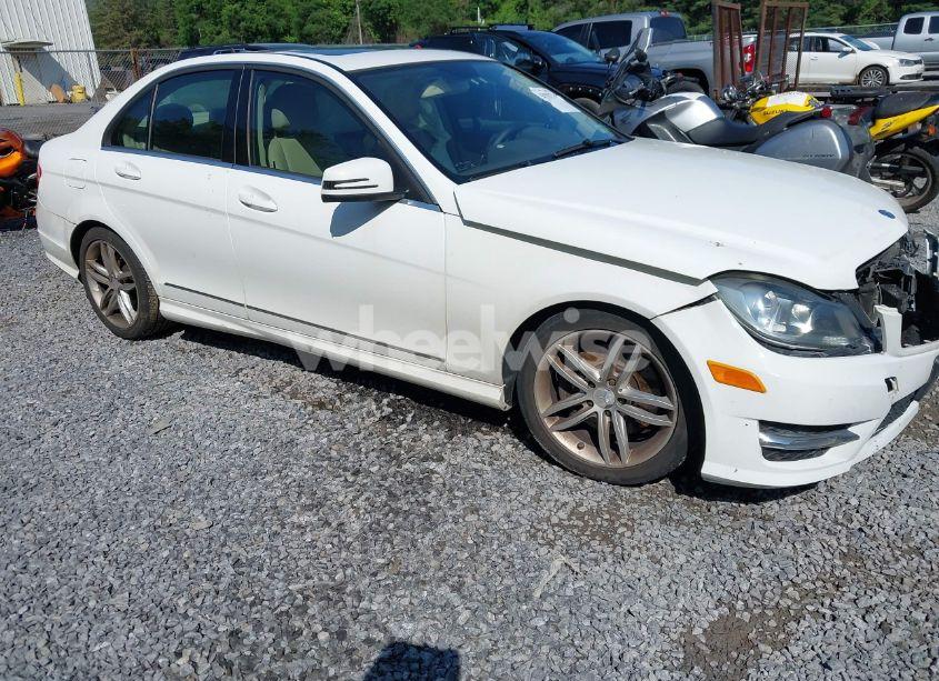 2013 Mercedes-benz C 300 LUXURY 4MATIC/SPORT 4MATIC (VIN WDDGF8AB2DG037520) main photo