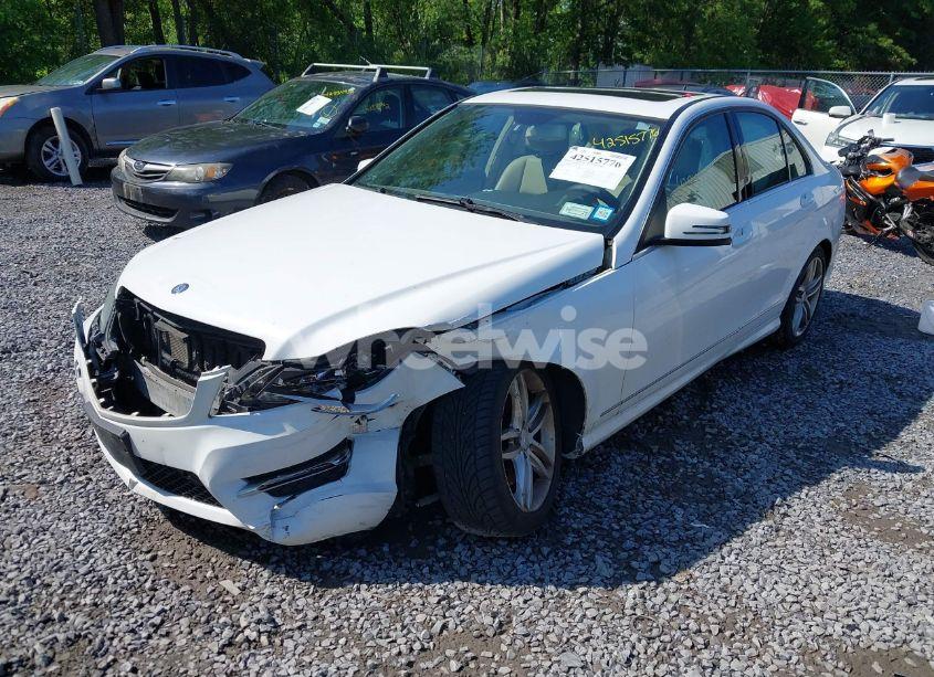 Photo 2 of 2013 Mercedes-benz C 300 LUXURY 4MATIC/SPORT 4MATIC (VIN WDDGF8AB2DG037520)