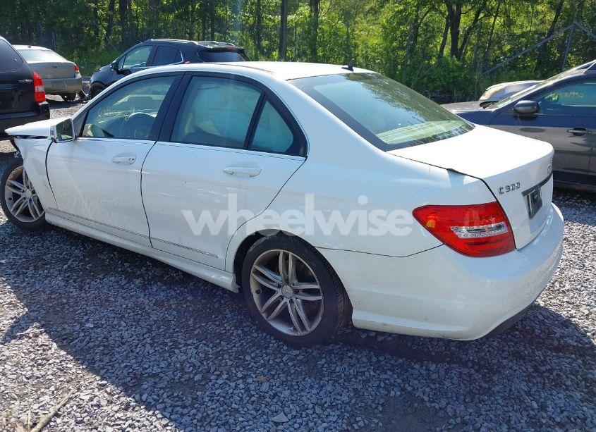 Photo 3 of 2013 Mercedes-benz C 300 LUXURY 4MATIC/SPORT 4MATIC (VIN WDDGF8AB2DG037520)