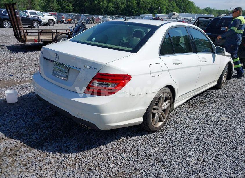 Photo 4 of 2013 Mercedes-benz C 300 LUXURY 4MATIC/SPORT 4MATIC (VIN WDDGF8AB2DG037520)