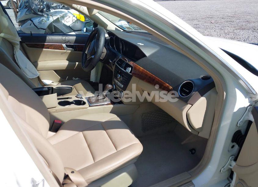 Photo 5 of 2013 Mercedes-benz C 300 LUXURY 4MATIC/SPORT 4MATIC (VIN WDDGF8AB2DG037520)