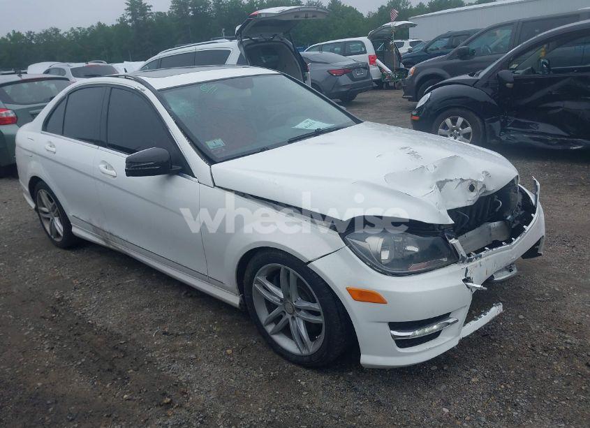 2013 Mercedes-benz C 300 LUXURY 4MATIC/SPORT 4MATIC (VIN WDDGF8AB2DR247992) main photo