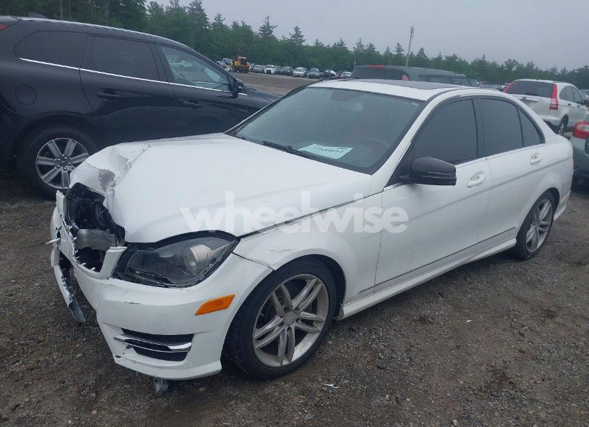 Photo 2 of 2013 Mercedes-benz C 300 LUXURY 4MATIC/SPORT 4MATIC (VIN WDDGF8AB2DR247992)