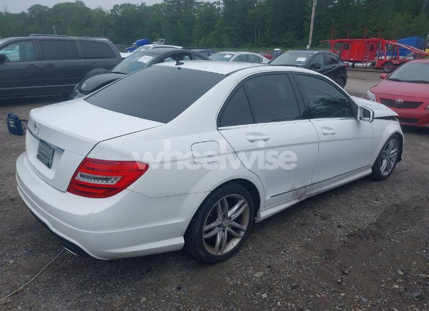 Photo 4 of 2013 Mercedes-benz C 300 LUXURY 4MATIC/SPORT 4MATIC (VIN WDDGF8AB2DR247992)