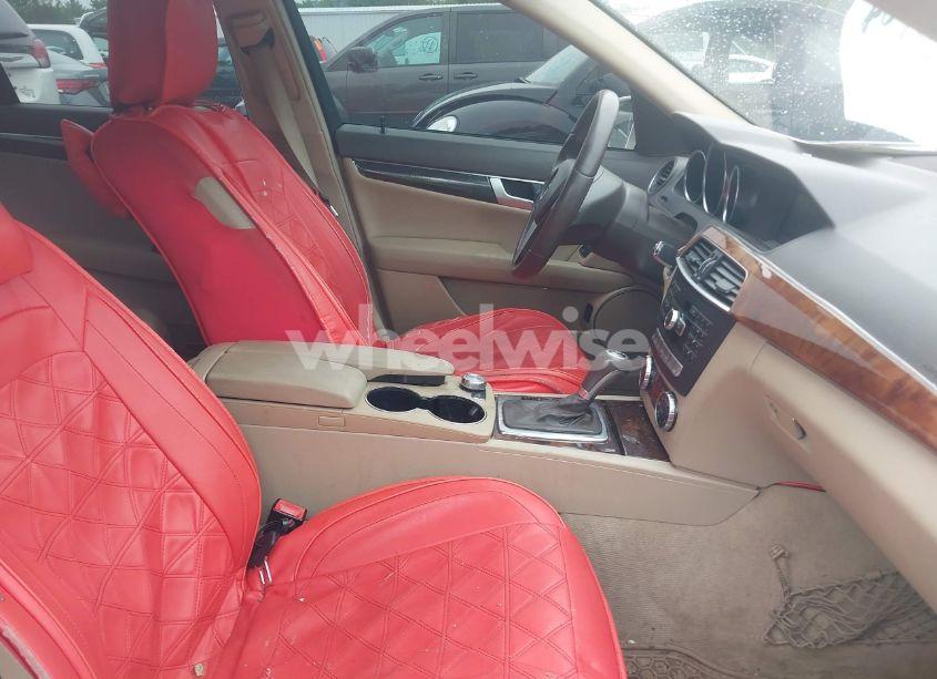 Photo 5 of 2013 Mercedes-benz C 300 LUXURY 4MATIC/SPORT 4MATIC (VIN WDDGF8AB2DR247992)