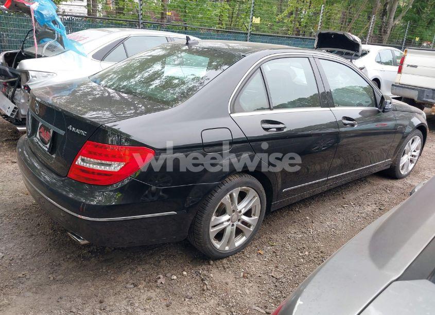 Photo 4 of 2013 Mercedes-benz C 300 LUXURY 4MATIC/SPORT 4MATIC (VIN WDDGF8AB2DR274240)