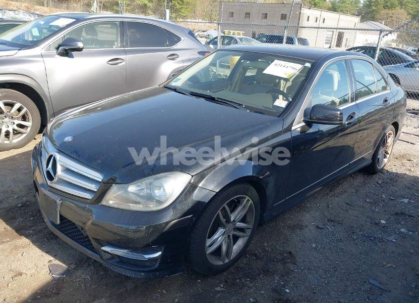Photo 2 of 2013 Mercedes-benz C 300 LUXURY 4MATIC/SPORT 4MATIC (VIN WDDGF8AB2DR287909)