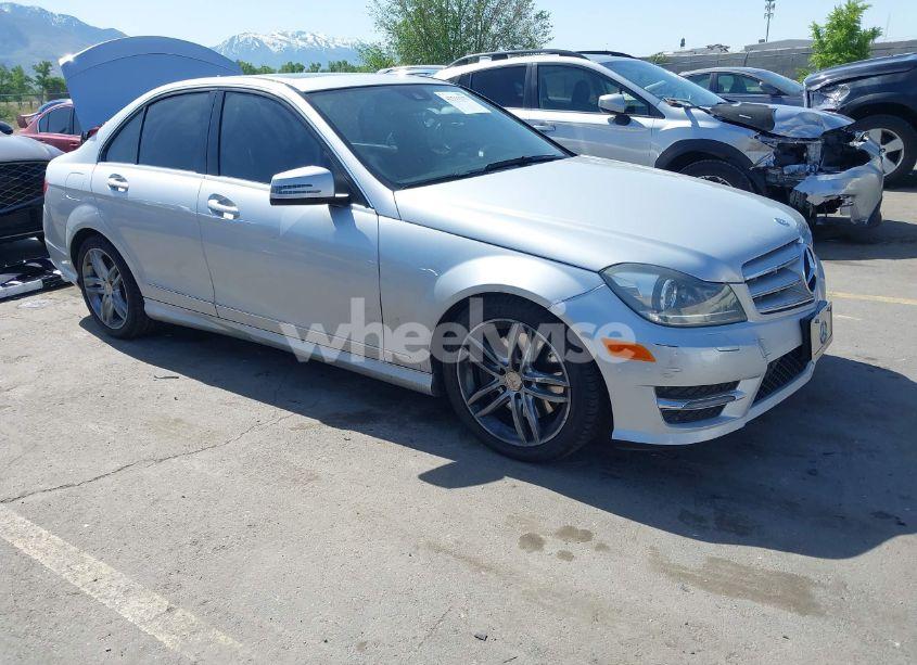 2013 Mercedes-benz C 300 LUXURY 4MATIC/SPORT 4MATIC (VIN WDDGF8AB2DR289465) main photo