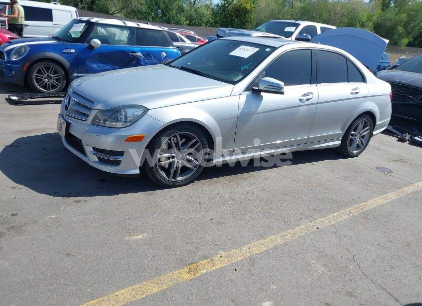 Photo 2 of 2013 Mercedes-benz C 300 LUXURY 4MATIC/SPORT 4MATIC (VIN WDDGF8AB2DR289465)