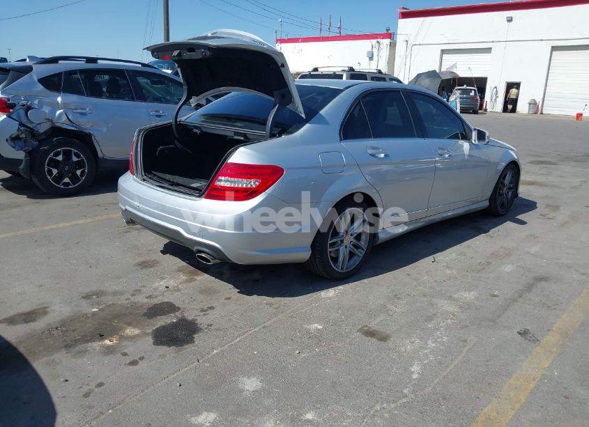 Photo 4 of 2013 Mercedes-benz C 300 LUXURY 4MATIC/SPORT 4MATIC (VIN WDDGF8AB2DR289465)