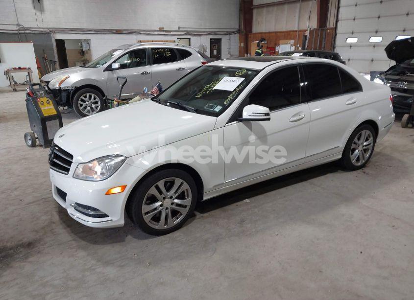 Photo 2 of 2013 Mercedes-benz C 300 LUXURY 4MATIC/SPORT 4MATIC (VIN WDDGF8AB3DA859410)