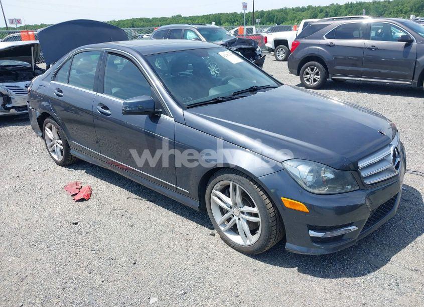 2013 Mercedes-benz C 300 LUXURY 4MATIC/SPORT 4MATIC (VIN WDDGF8AB3DR247015) main photo